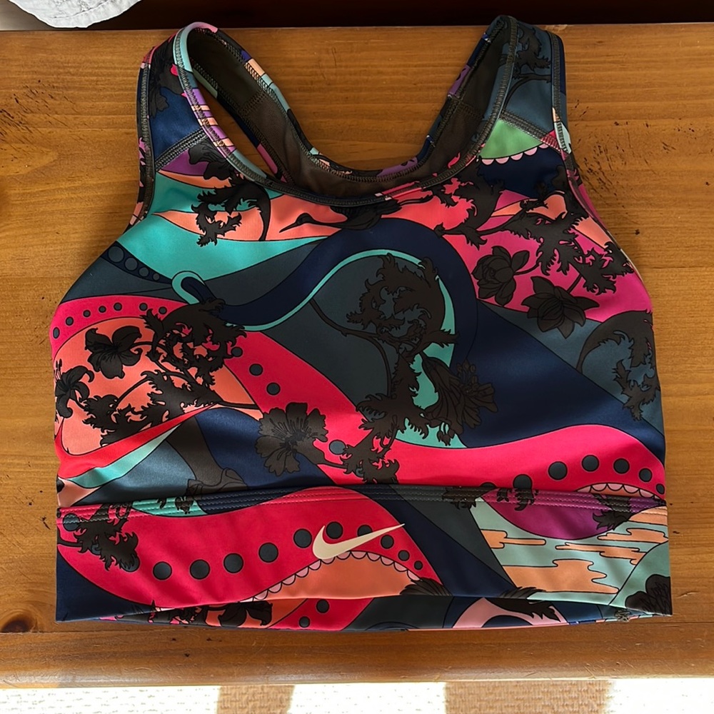 Nike Swoosh
Women's Medium-Support 1-Piece Padded Longline Sports Bra